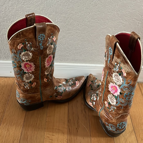 Macie Bean embroidered floral boots - Picture 2 of 5
